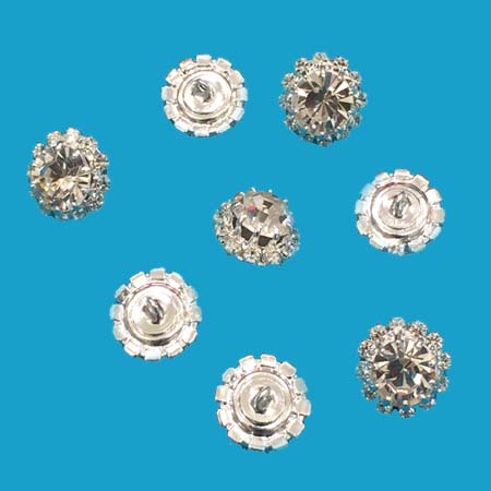 Virágos strasszos gomb esküvői és alkalmi ruhákhoz 12 mm 700.- Ft /db - SILVER